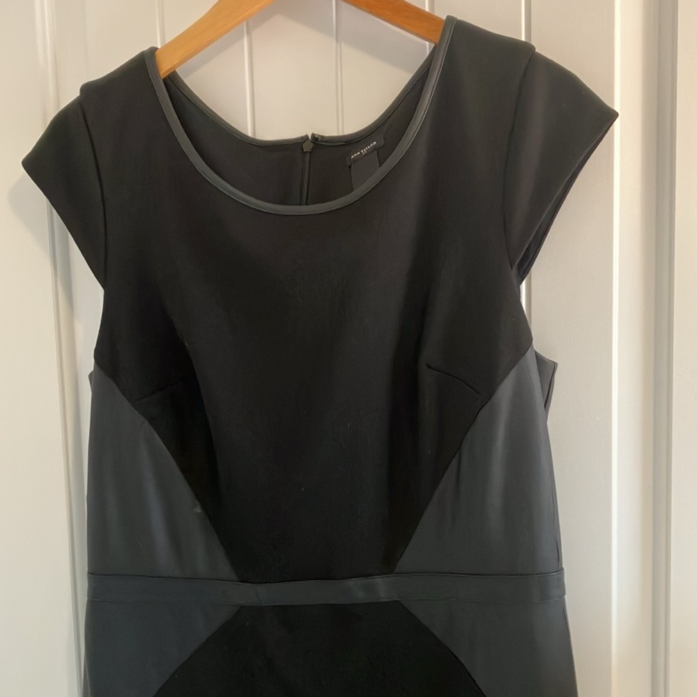 Ann Taylor Black Cap Sleeve Dress with Leather-like Trim. Flattering Detail. 10